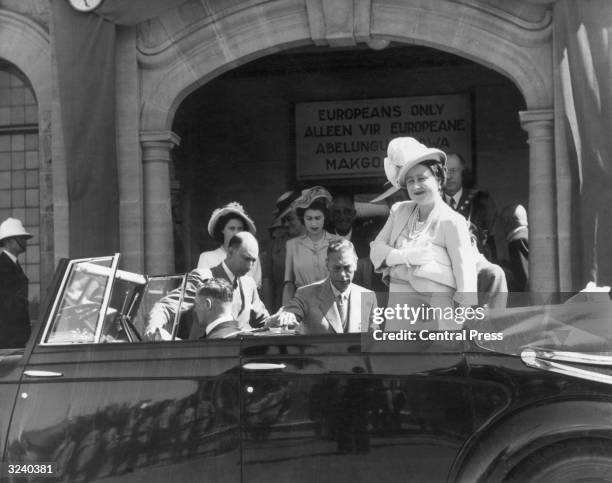 King George VI, Queen Elizabeth and the Princesses Elizabeth and Margaret leaving Kroonstad station.