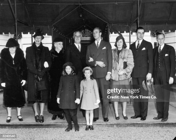 Group portrait of 32nd United States President Franklin Delano Roosevelt and his family in front of the White House, Washington, D.C. : Mrs. J.R....