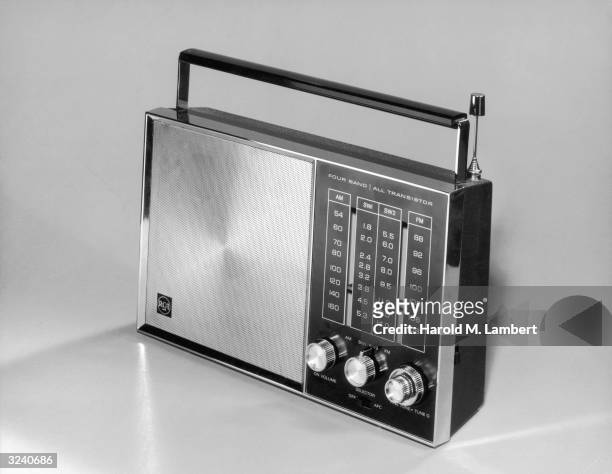 572 fotos e imágenes de Transistor Radio - Getty Images
