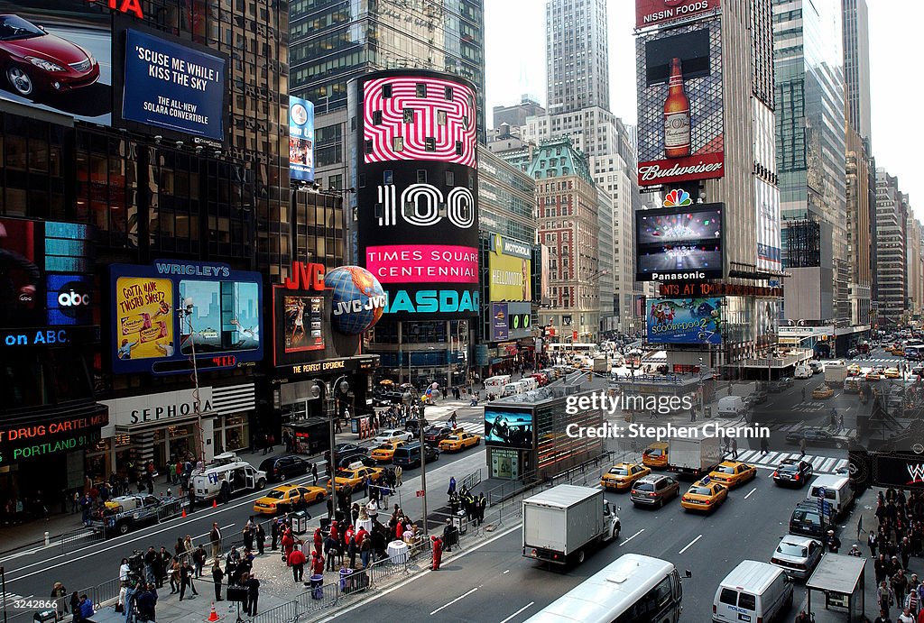 Times Square Celebrates 100th Anniversary