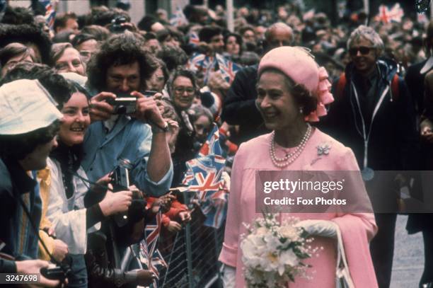 Queen Elizabeth II greets the crowds outside St Paul's Cathedral on the occasion of her Silver Jubilee.
