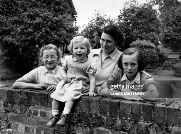 Arhcers Rado 199 The Archers Radio Stock Photos, High-Res Pictures, and Images ...