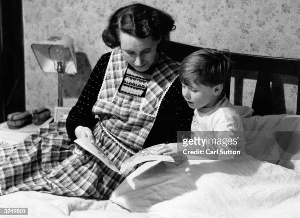 Scotland's youngest film star Vincent Winter is ready for bed and Mum tells him a story. Original Publication: Picture Post - 6884 - Vincent Winter:...