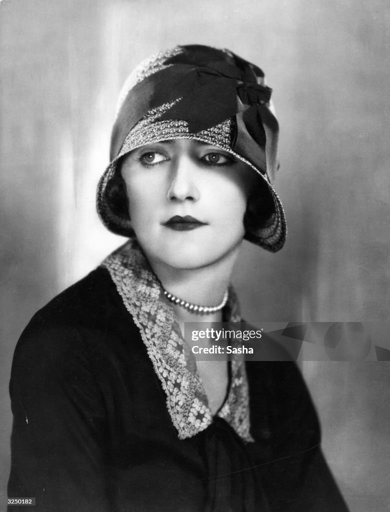 Hat 20. Коко Шанель 1920е. Шляпки-клош 1920-х годов. Шляпа клош 20е.