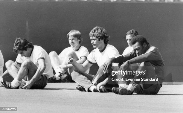 Mike Dillon sitting with Pele and Cosmos colleagues during a training break.