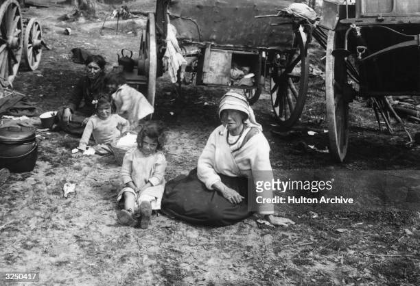Romany family at their camp in Epsom.