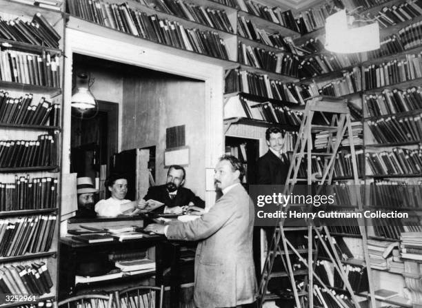 Russian refugees at a Russian library in Paris, 1906.