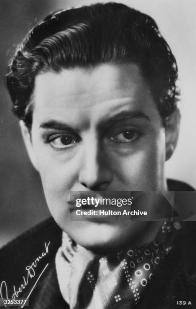 British actor Robert Donat .