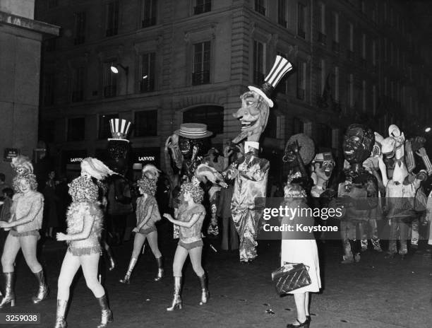Parade marches through the Faubourg Saint-Honore in Paris as part of the celebrations to mark the Bicentenary of American Independence.