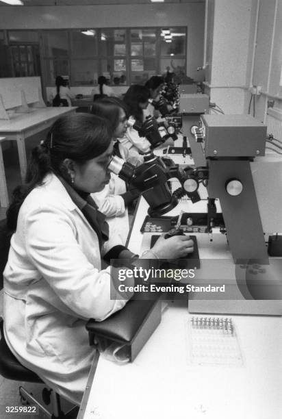 Electronics Manufacturing Line Photos and Premium High Res Pictures ...