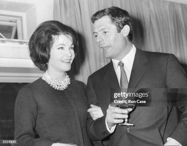 Actress Yvonne Furneaux and Italian actor Marcello Mastroianni at a reception for the stars of the Italian film 'La Dolce Vita' at the Columbia...