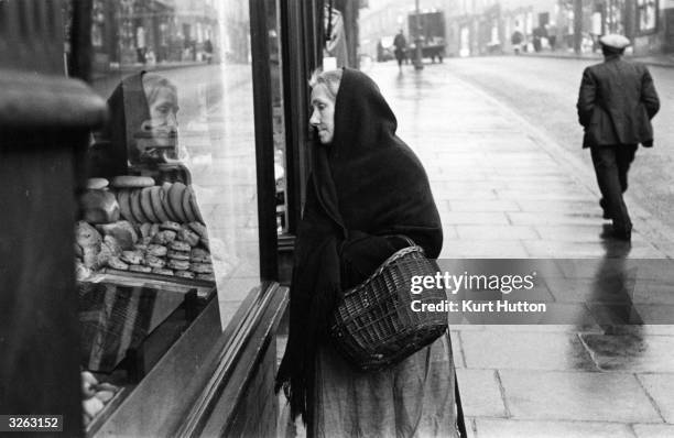Look Longingly Looking Longingly Out Window Photos and Premium High Res Pictures ...