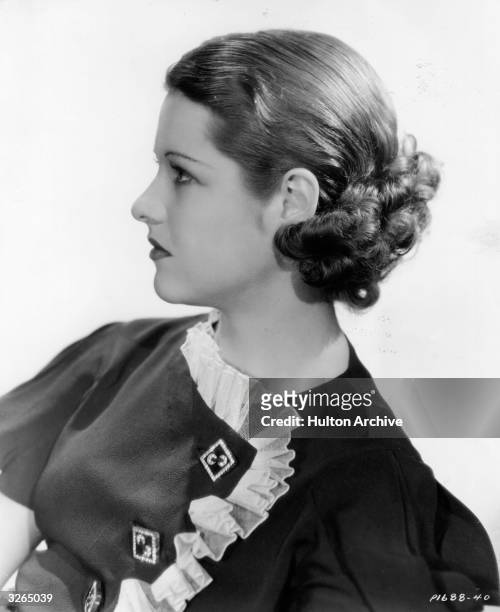 Dorothy Wilson, the Paramount player seen in 'Canal Boy', a Charles Rogers production. She is sporting a new hairstyle. It has a centre parting and...