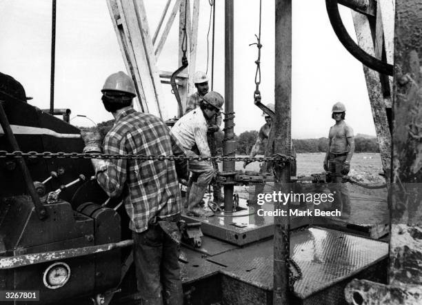 Oil Diggin 502 Oil Digging Stock Photos, High-Res Pictures, and Images - Getty Images