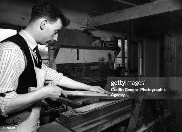 Shaping Bat 4,042 Making Cricket Bat Stock Photos, High-Res Pictures, and Images ...