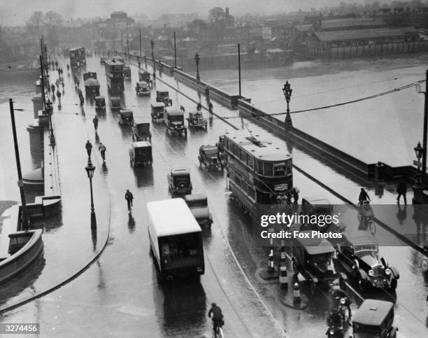 Traffic using Putney Bridge, 1929.
