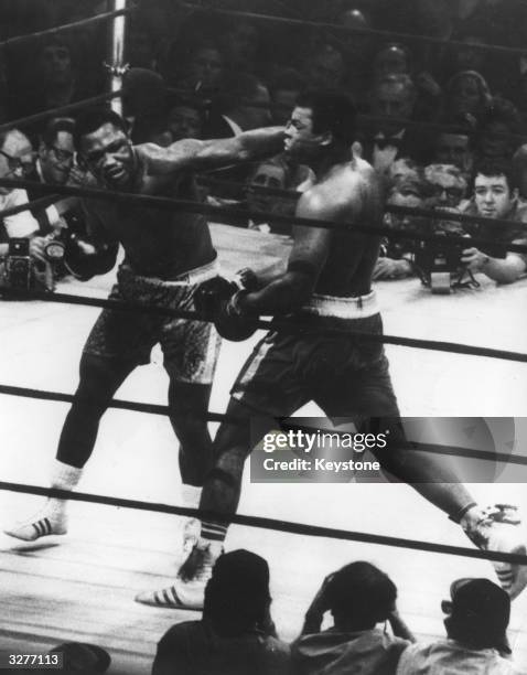 The World Heavyweight title fight between Joe Frazier and Muhammad Ali at Madison Square Garden, New York City, 8th March 1971. Frazier won on points.
