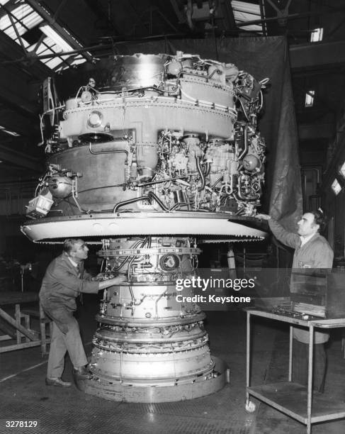 Rb Engine Screen 78 Rb 211 Stock Photos, High-Res Pictures, and Images - Getty Images