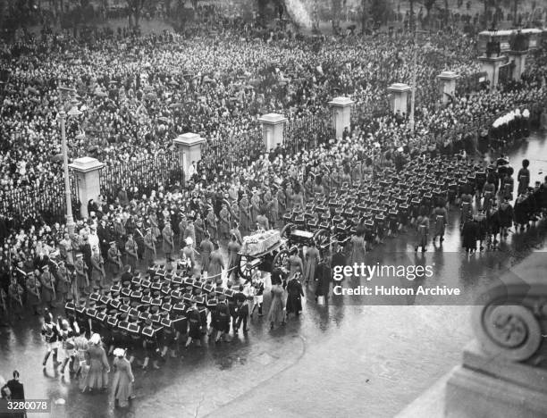 Funeral procession of King George V in London. The gun carriage bearing the coffin is drawn by sailors.