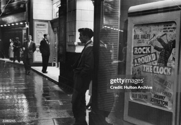 Bell Riots Clock 2,563 Cinema Clock Stock Photos, High-Res Pictures, and Images - Getty ...