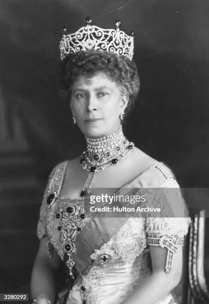 Mary of Teck , queen-consort to George V, wearing the Durbar Emeralds presented to her by India following the Delhi Durbar ceremony.