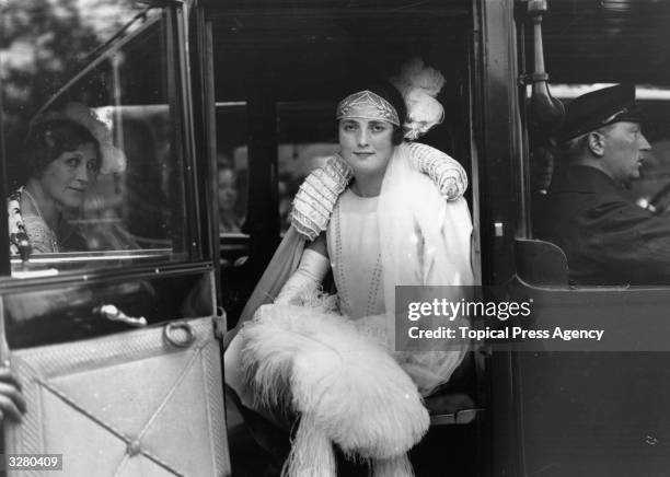 Debutante Maud Hyde arrives at Buckingham Palace to be presented.