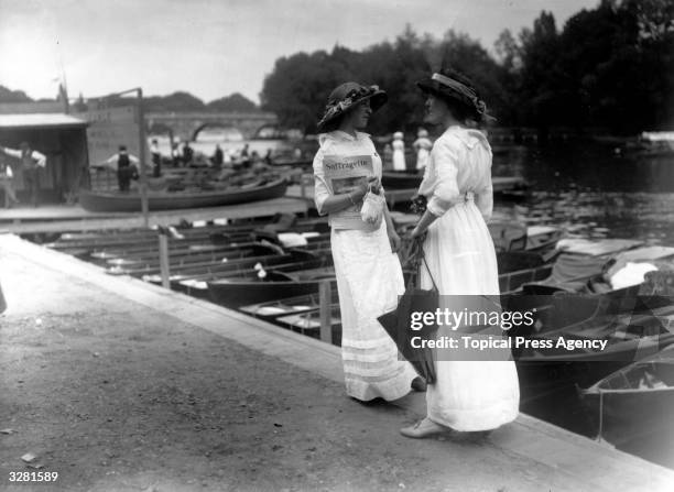 Two suffragettes selling 'The Suffragette' at the Henley Regatta.