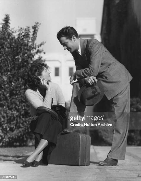 Robert Taylor , the screen name of Spangler Arlington Brugh, the American leading man who was contracted to Metro Goldwyn Mayer is talking with Jean...