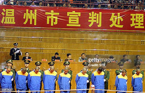 Chinese police show a group of hardcore convicts at a sentencing rally in the east Chinese city of Wenzhou, 07 April 2004, where 11 prisoners were...