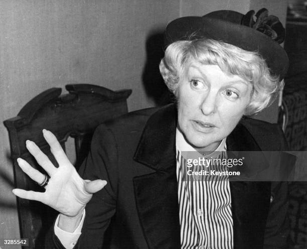 Comedienne Elaine Stritch, is the first American to open the Chelsea Antiques Fair.