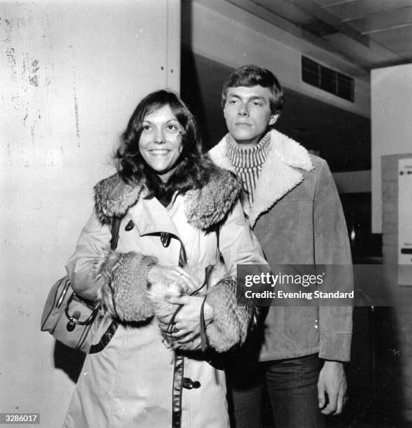 Brother and sister Karen , vocals and drums, and Richard Carpenter, piano and vocals; together the highly successful American pop duo The Carpenters.