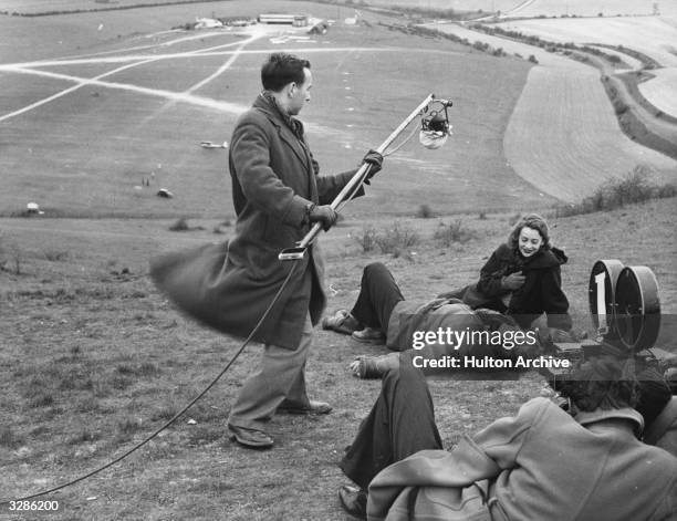 Jane Hylton and Donald Houston on location on Dunstable Downs for the making of the film 'Dance Hall', an Ealing studios production. Title: Dance...