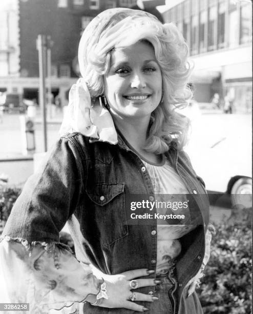 Country music queen Dolly Parton is back in London after performing at the King's Theatre, Glasgow, at a Scottish Royal Jubilee Television Special in...