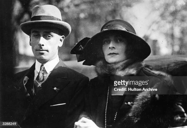 Lord and Lady Mountbatten in a carriage.