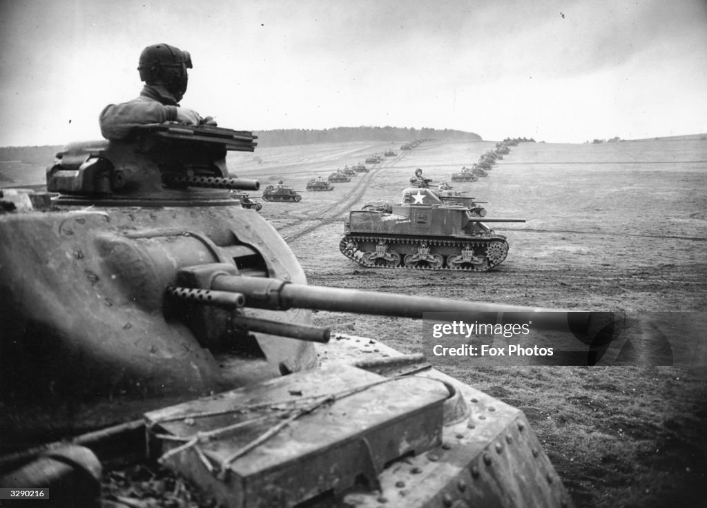 Mgr Grad Tank Lines of American Mark 3 'General Grant' tanks wait to move out... News ...