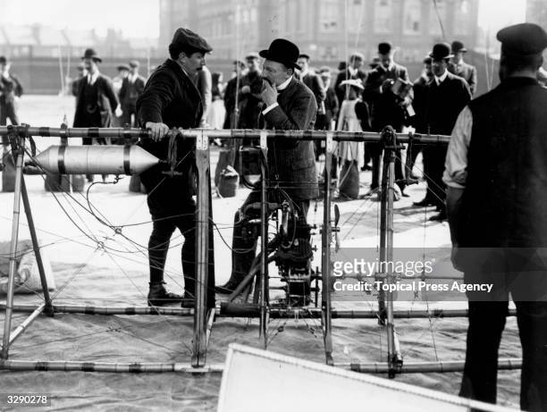 Mayor Fletcher Smyth Baden-Powell, brother of Lord Baden-Powell chatting to Cherry Kearton at the ascent of the Spencer airship at Wandsworth Gas...
