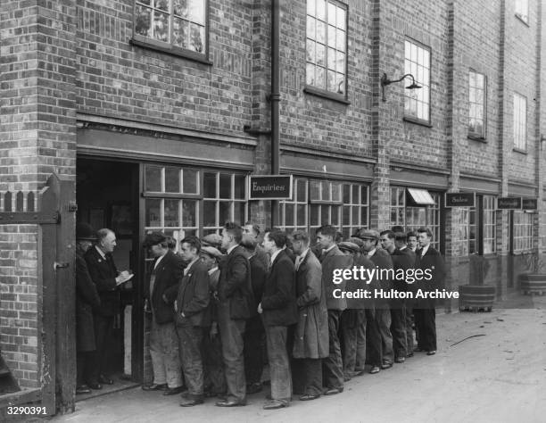 Queue Line Job Unemployment Queue Photos and Premium High Res Pictures - Getty Images