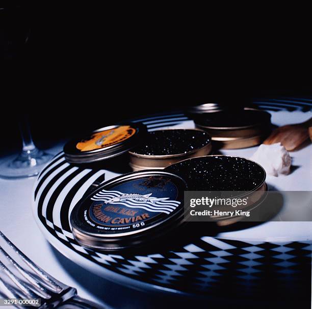 caviar on plate - kaviaar stockfoto's en -beelden