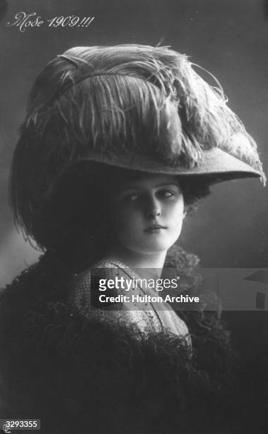 The fashion for wide-brimmed picture hats with ostrich feather trimming, and feather boas.