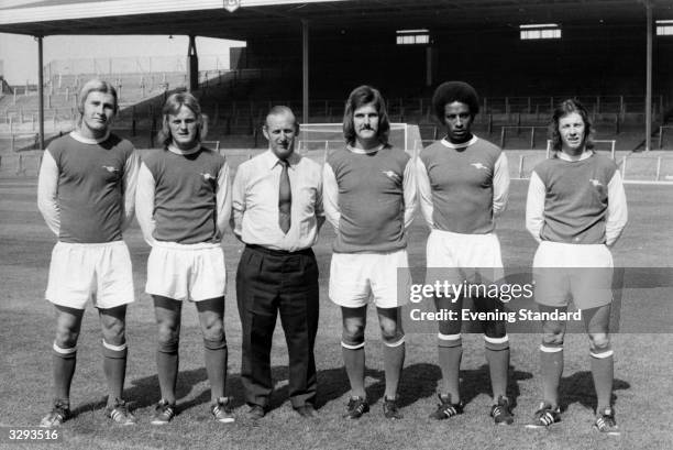 Arsenal new boys David Price, Brian Hornsby, manager Bertie Mee , Brian Chambers, Brendan Batson and Liam Brady