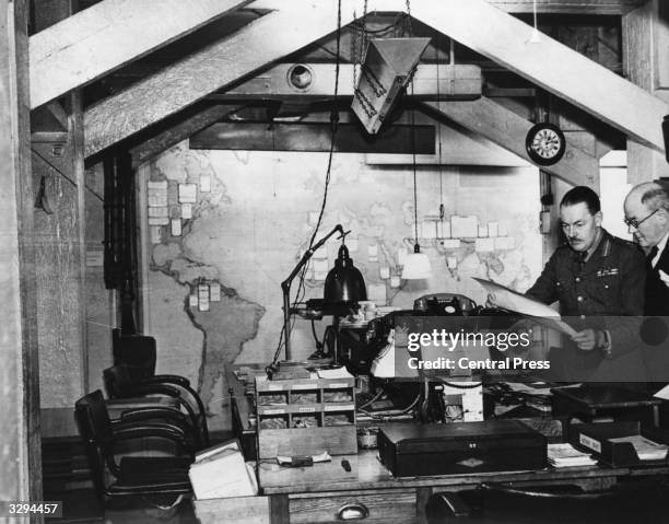 Wayar Rool 599 Cabinet War Room Stock Photos, High-Res Pictures, and Images ...