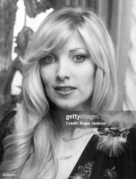 British singer-songwriter Lynsey De Paul.