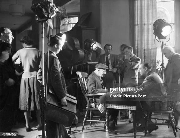 Cecil Parker rehearses a scene for the Ealing studios production of 'One Sinner', directed by Basil Dearden. Title: One Sinner Studio: Ealing...