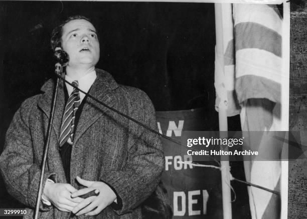 Orson Welles , broadcasting at a mass demonstration in New York.