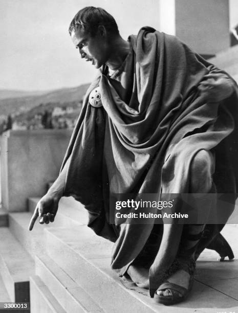Marlon Brando as Mark Antony is speaking to the Roman crowds at the funeral scene in 'Julius Caesar', directed by Joseph L Mankiewicz for MGM.