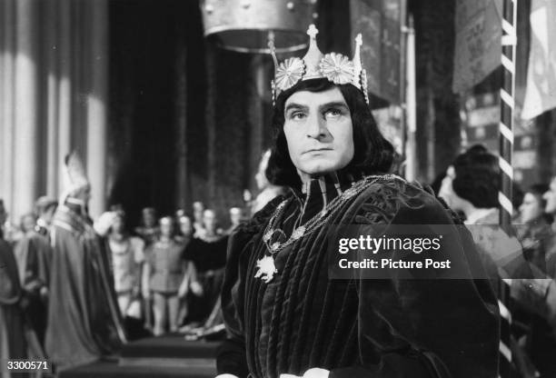 Sir Laurence Olivier plays the title role in Shakespeare's 'Richard III', directed by himself for London Films. Original Publication: Picture Post -...
