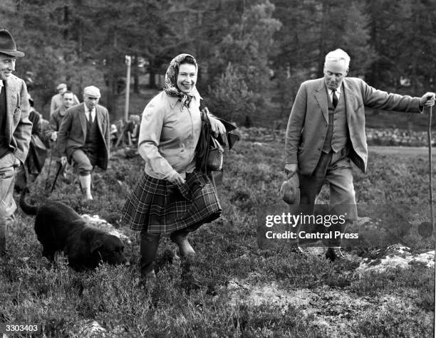 Queen Elizabeth II with her dog 'Wren' at the Open Stake Retriever Trials at Balmoral.