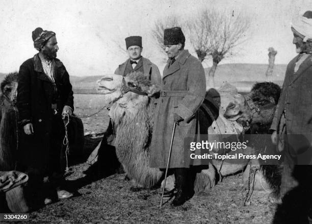 Mustafa Kemal Pasha Ataturk , Turkish commander and later President, with camel drivers during the Turko-Greek War.