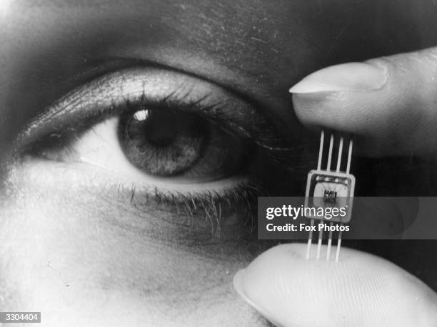 An example of how molecular electronics can replace as many as 50 transistors, diodes, resistors and capacitors in the form of this miniature...