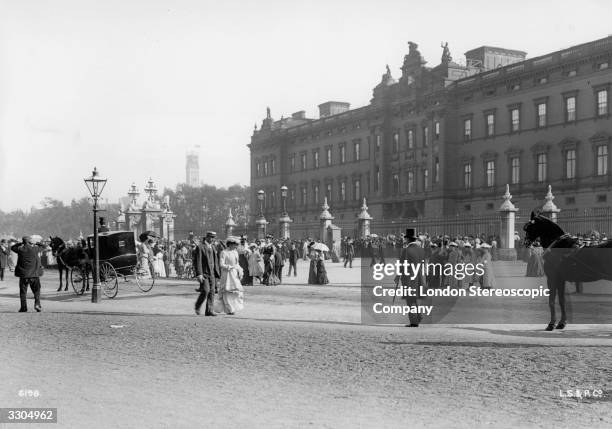 Passers-by outside Buckingham Palace, London, await news of King Edward VII. The coronation of King Edward VII and Queen Alexandra took place in 1902.